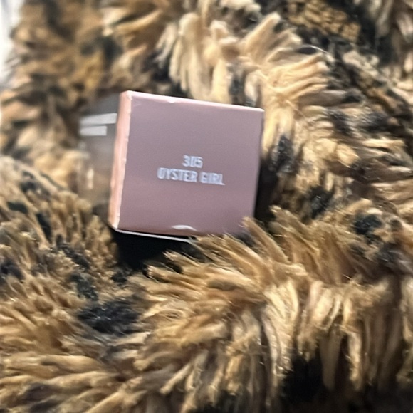 MAC Cosmetics Lipglass Lipstick Oyster Girl #305 - Picture 2 of 3